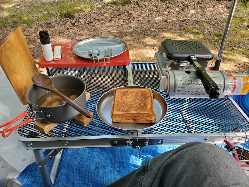 ホットサンドパンとスープの朝食