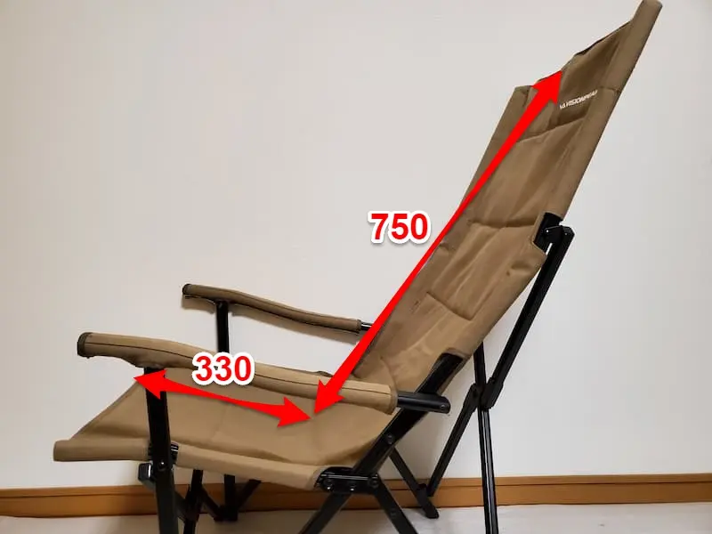 座面と背もたれの寸法が表示されたキャンバスリラックスチェア