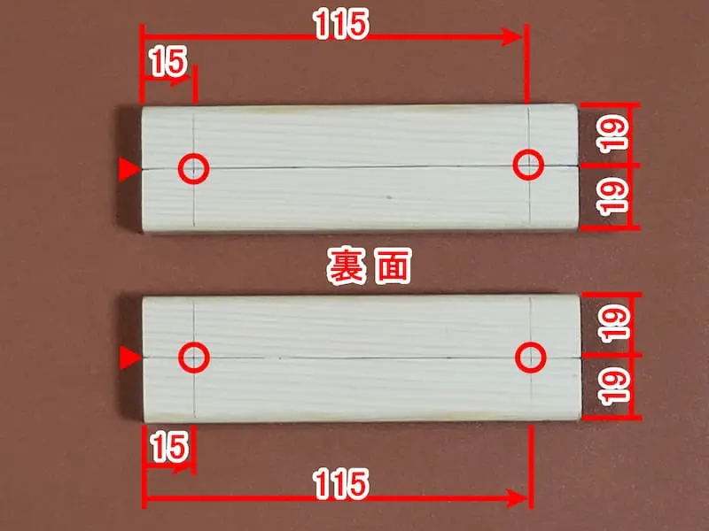 ダボ位置の寸法が表記された打込み板