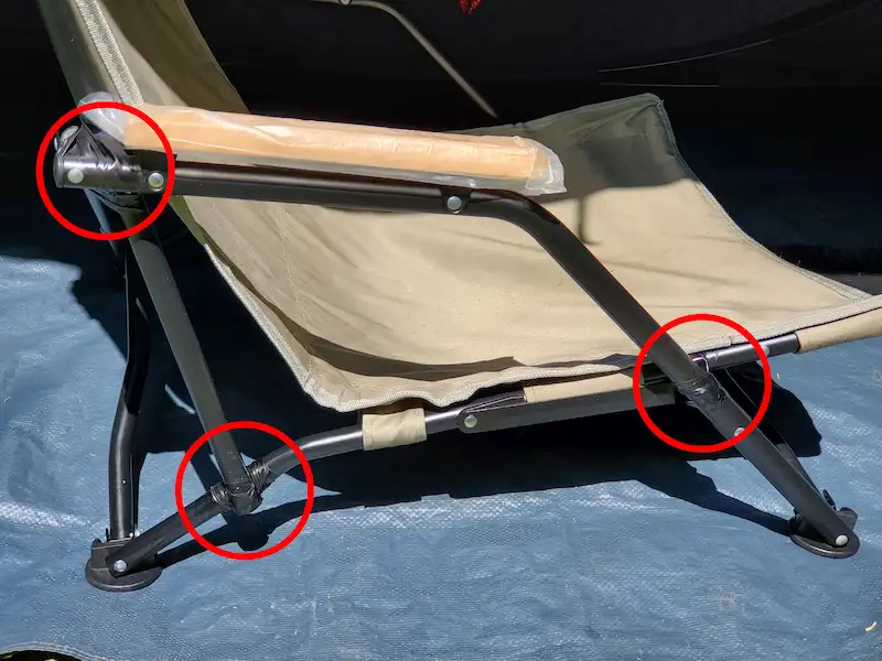 右側の可動部分３箇所を固定したフィールドチェア