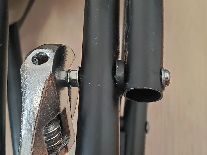 モンキーレンチで固定した袋ナット