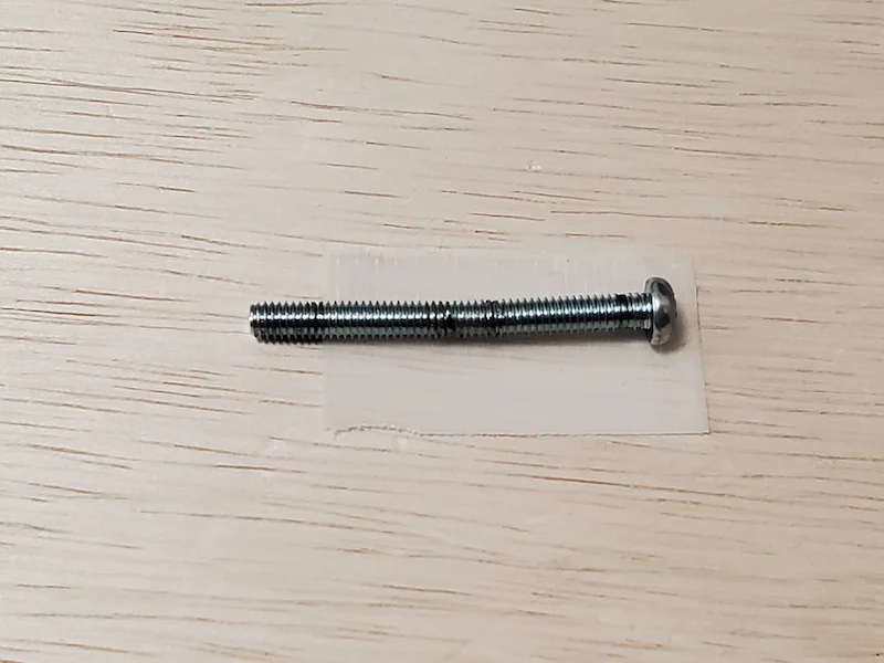 想像以上の負荷で少し曲がった鍋小ネジ