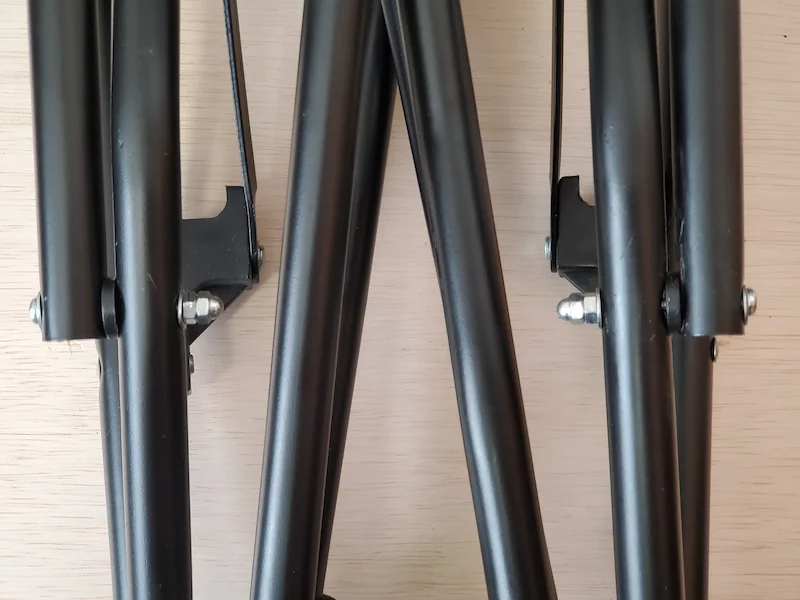 両脚を鍋小ネジに交換したフィールドチェア