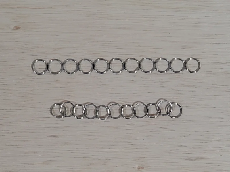 11個の二重リングをつなげたチェーン