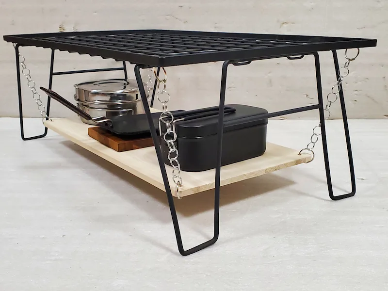 リング式げ吊り下げ棚の下段にある調理器具