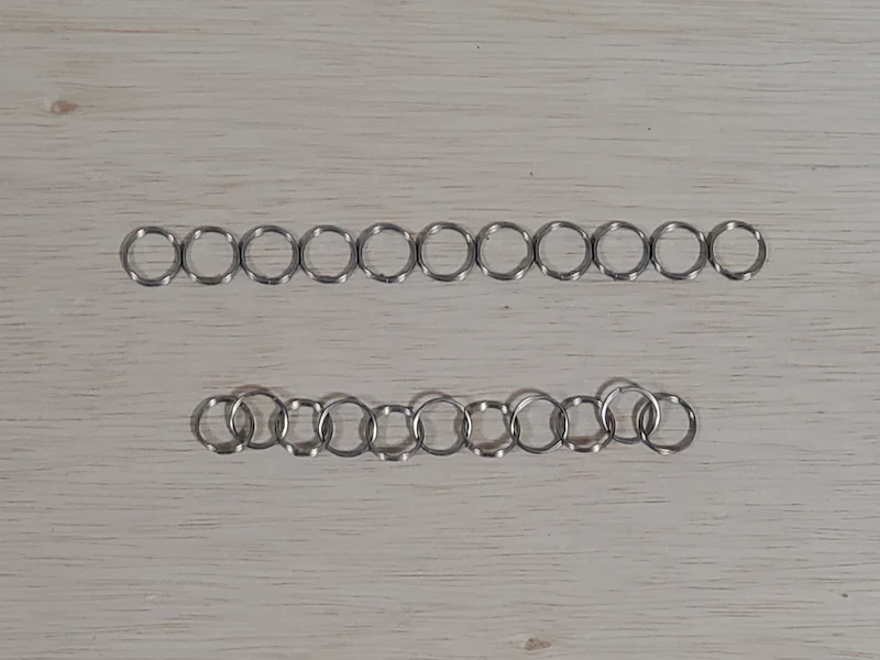 11個の二重リングをつなげたチェーン