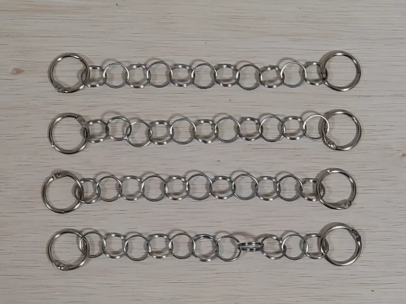 両端にカードリングを付けたチェーン