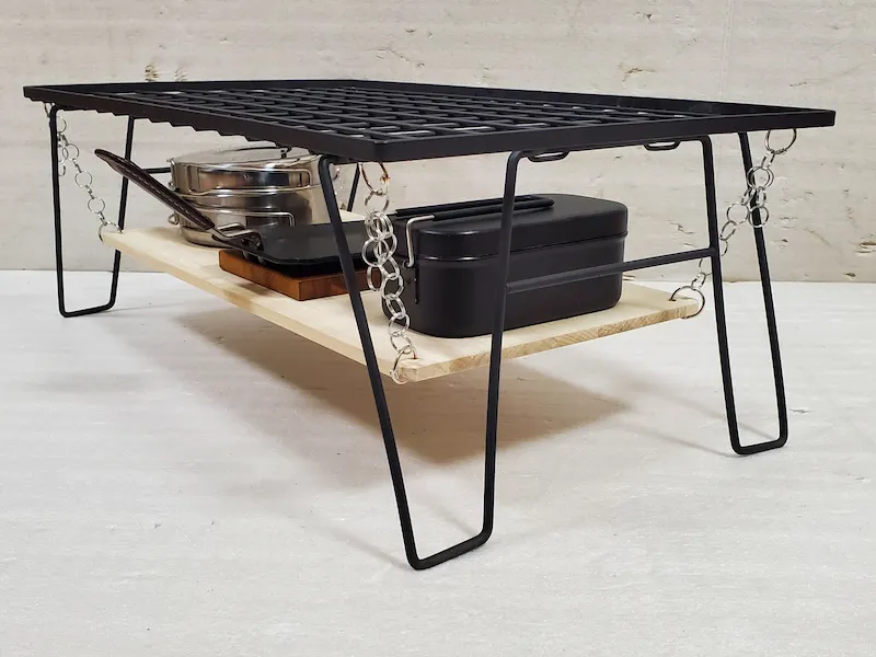 リング式げ吊り下げ棚の中段にある調理器具